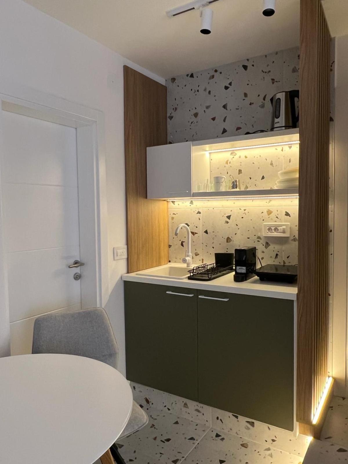 Red Riding Hood Apartment เบลเกรด ภายนอก รูปภาพ